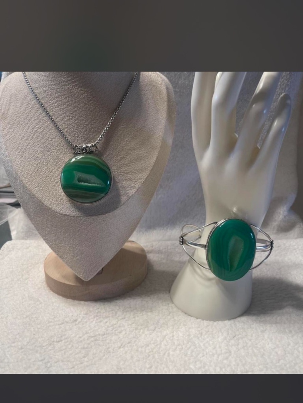 Green Agate Stone Pendant Necklace and Bracelet Set - Unbranded
